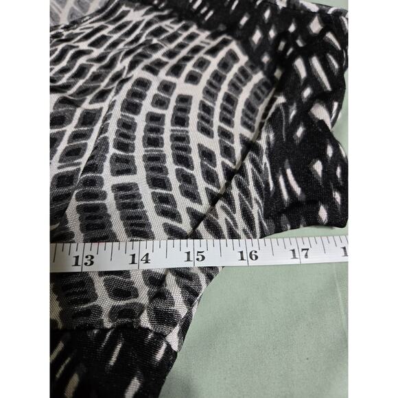 Miss California small women's black and white blouse with tummy control - Picture 7 of 8